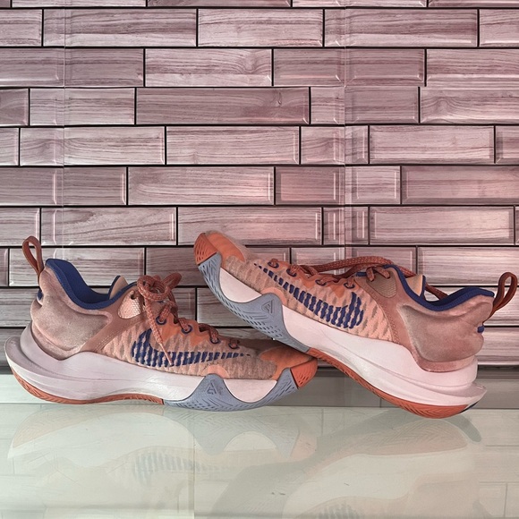 Nike women shoes size 6. Great condition. Please see pictures. - Picture 1 of 7